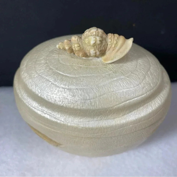 SOLD Croscill Seashell “Beach Haven” Pearly Trinket Jar Box w/ Lid Bath Vanity - Picture 2 of 13